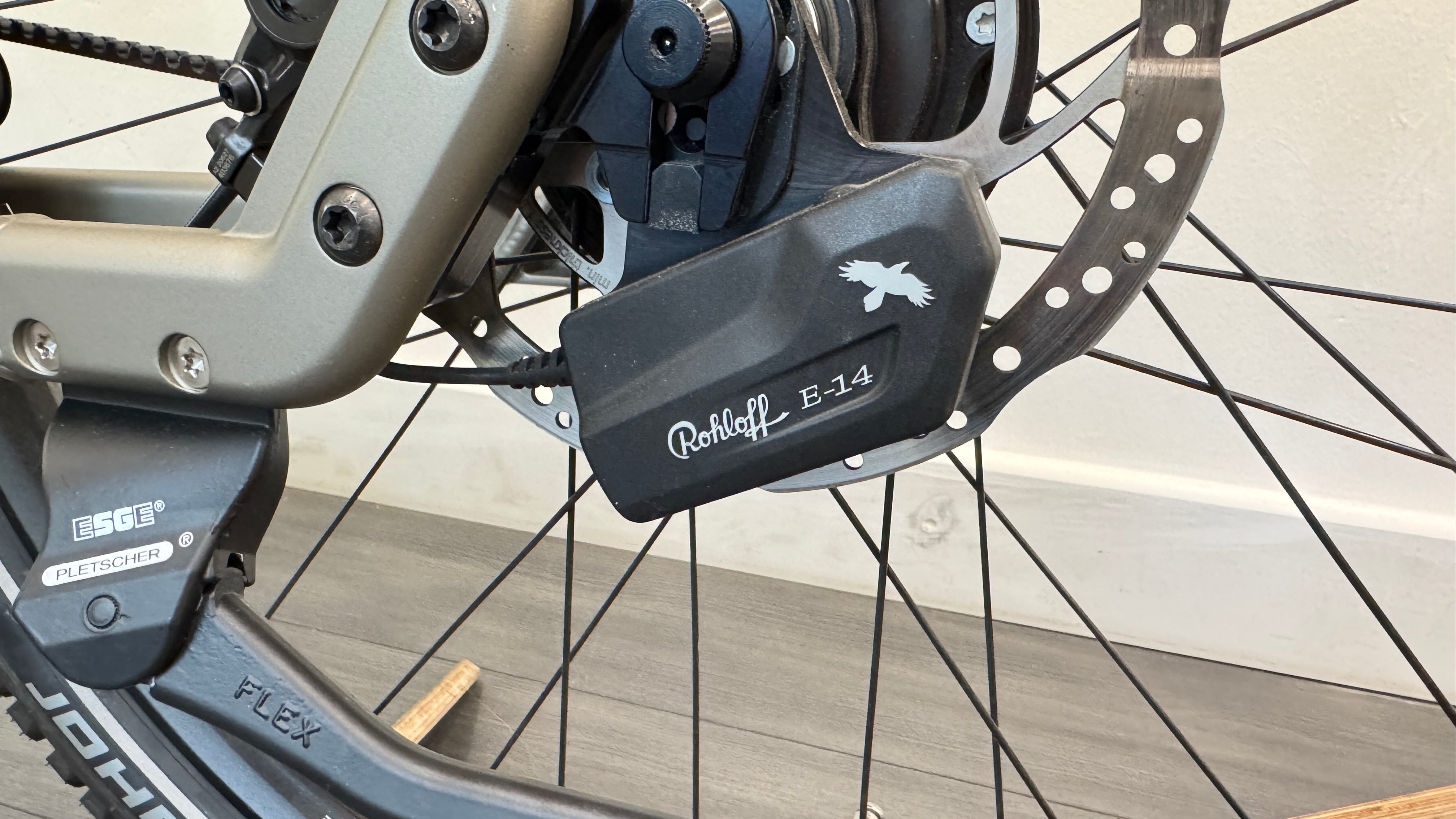 Riese and Muller Superdelite GT rohloff Belt Drive 51cm MEDIUM Bosch Nyon 1125Wh Electric Bike Warm Silver