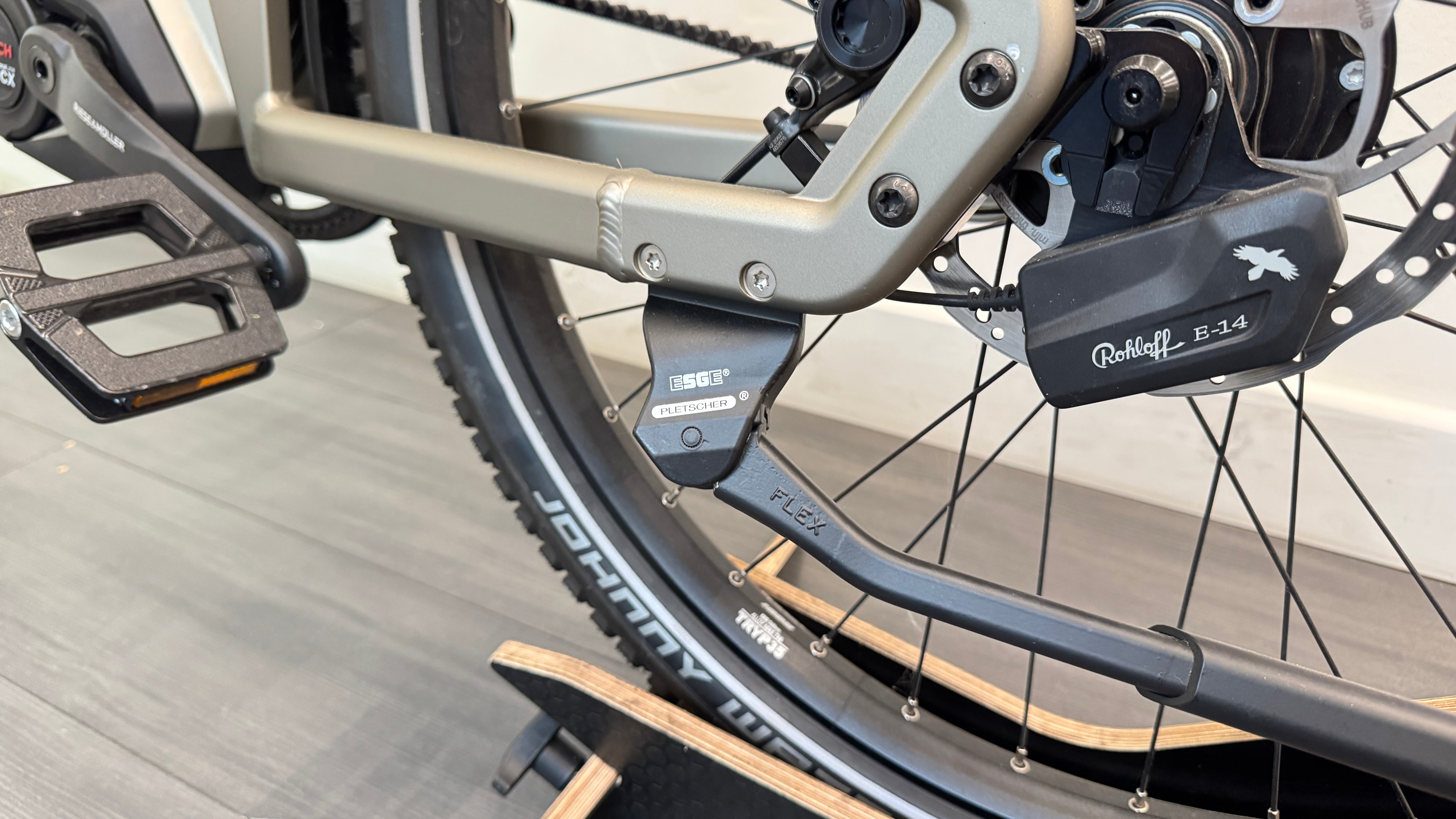 Riese and Muller Superdelite GT rohloff Belt Drive 51cm MEDIUM Bosch Nyon 1125Wh Electric Bike Warm Silver