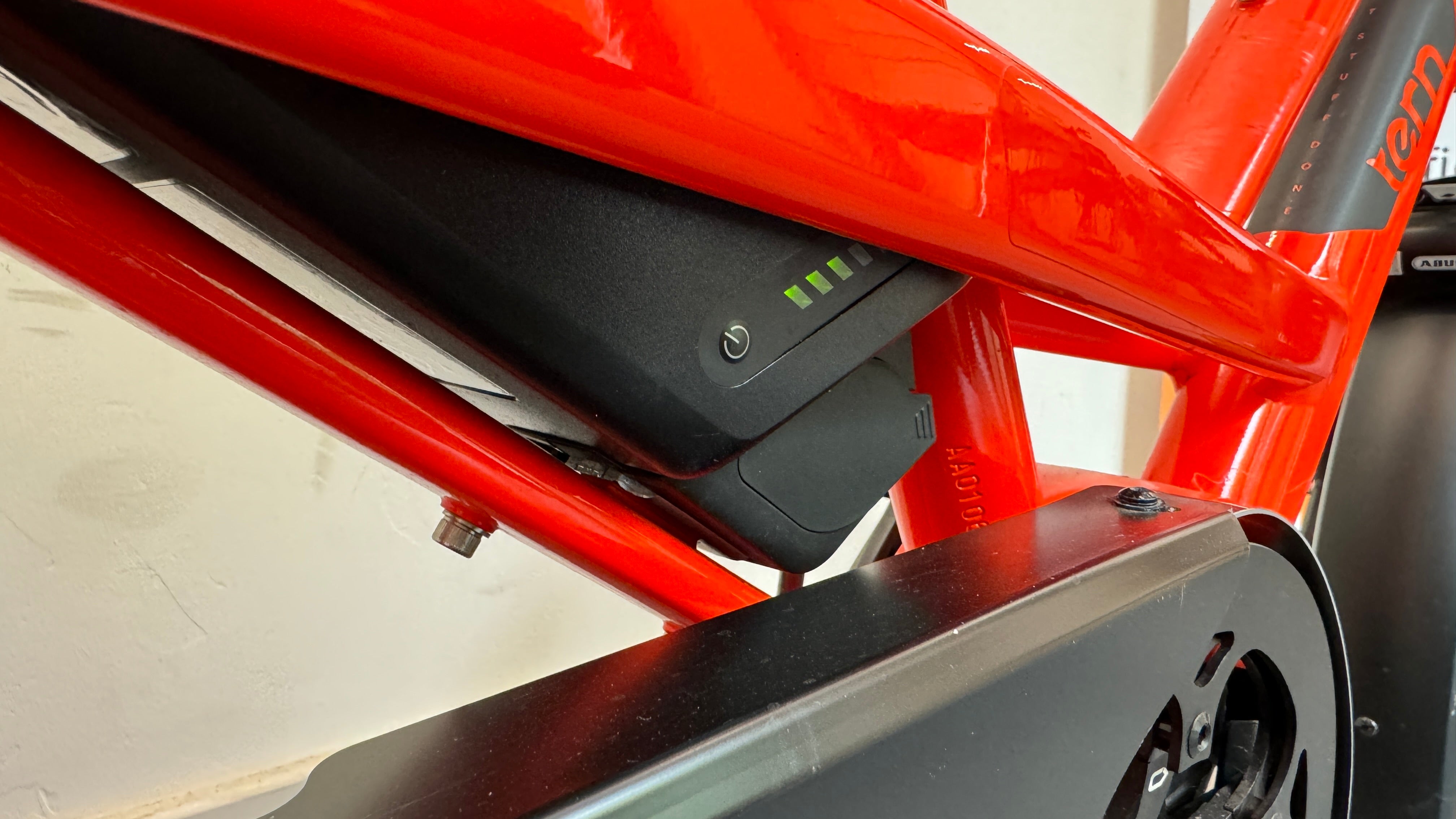 Tern Quick GSD S10 Black E-cargo Bike Red With Clubhouse seat cushion 286 miles
